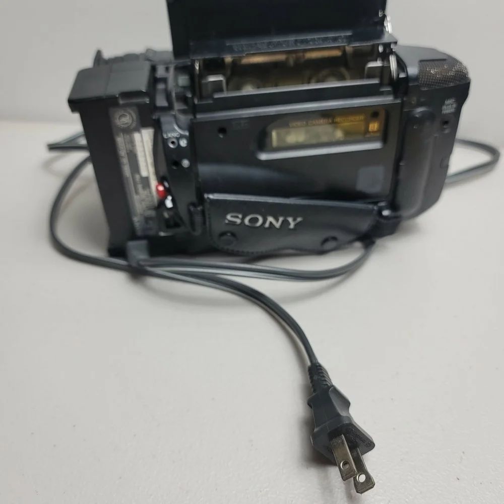 Sony Video Hi-8 Handycam CCD-TR400 Camcorder As Is NO work selling just for part